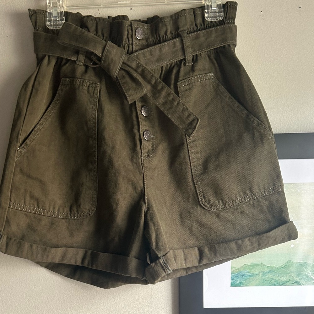 Banana Republic Paper Bag waist Shorts army green